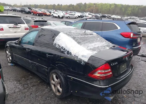 2005 Mercedes-Benz C 230 Kompressor Sport z USA, uszkodzony, nr VIN WDBRF40J75F679709